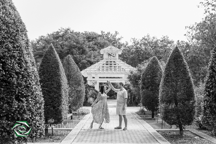 Harry P. Leu Gardens Engagement Photographers